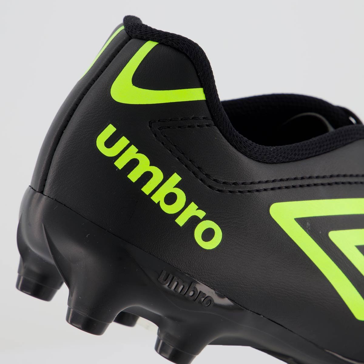 Chuteira Umbro Class Campo Preta e Verde Preto 6