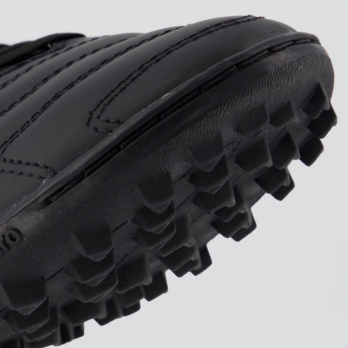 Chuteira Umbro Adamant Master Class Society Preta Preto 8