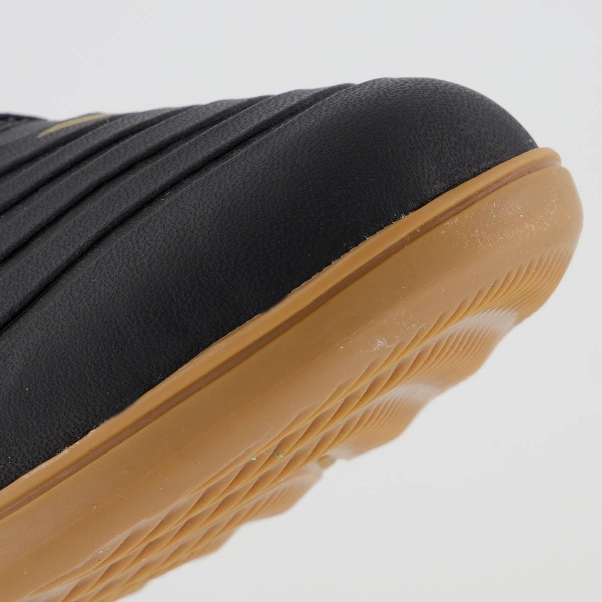 Chuteira Penalty Garra Y - 2.0 Futsal Preta e Dourada Preto 8