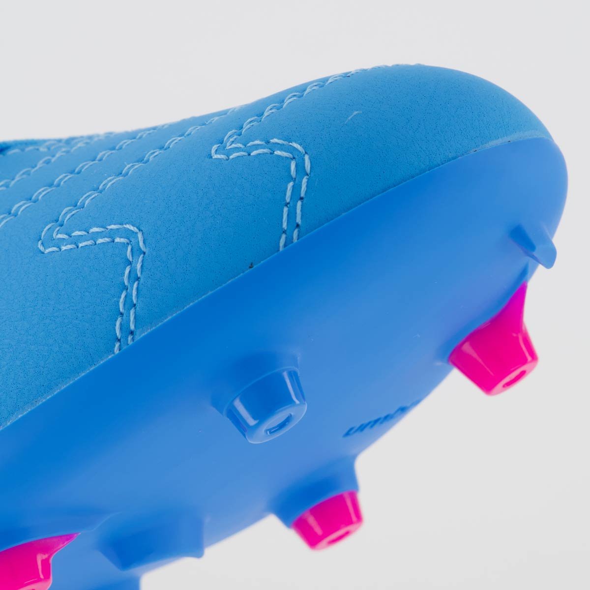 Chuteira Umbro Adamant Campo Azul e Rosa Azul/Rosa 8