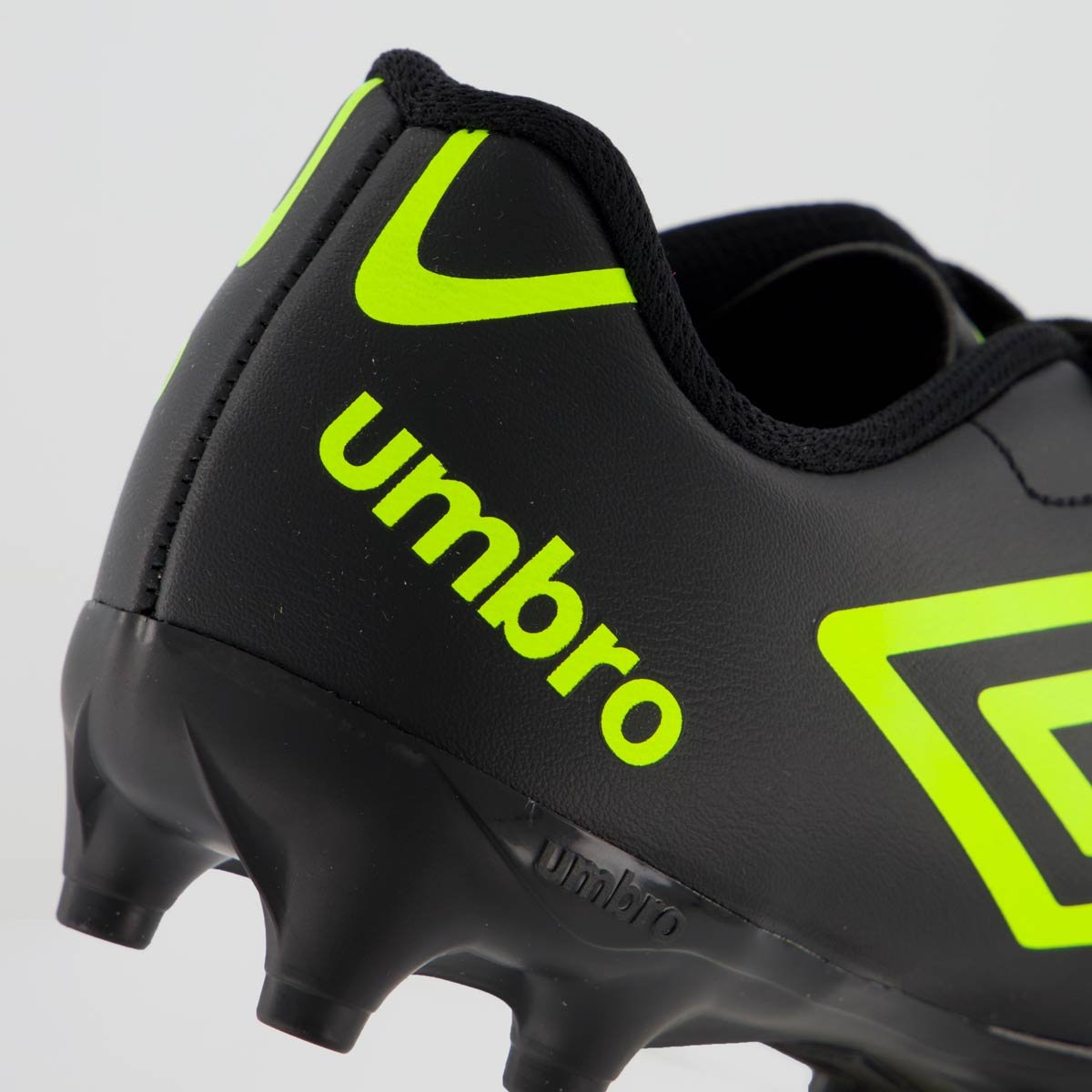 Chuteira Umbro Class 2.2 Campo Juvenil Preta e Verde Preto 6