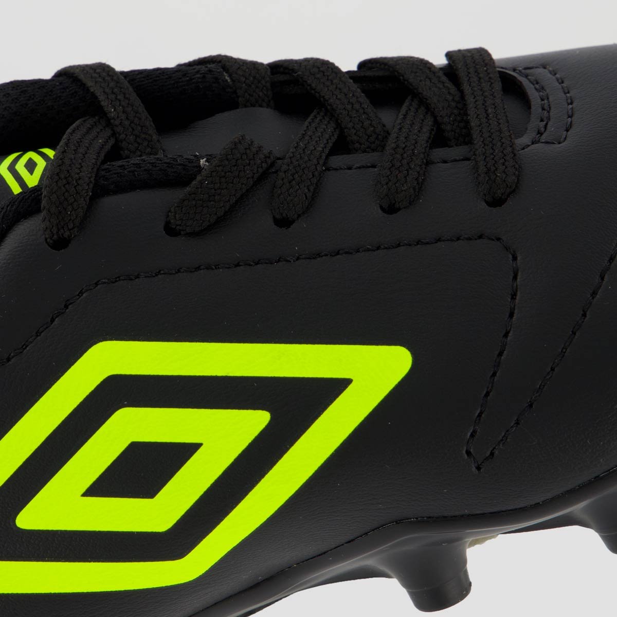 Chuteira Umbro Class 2.2 Campo Juvenil Preta e Verde Preto 7