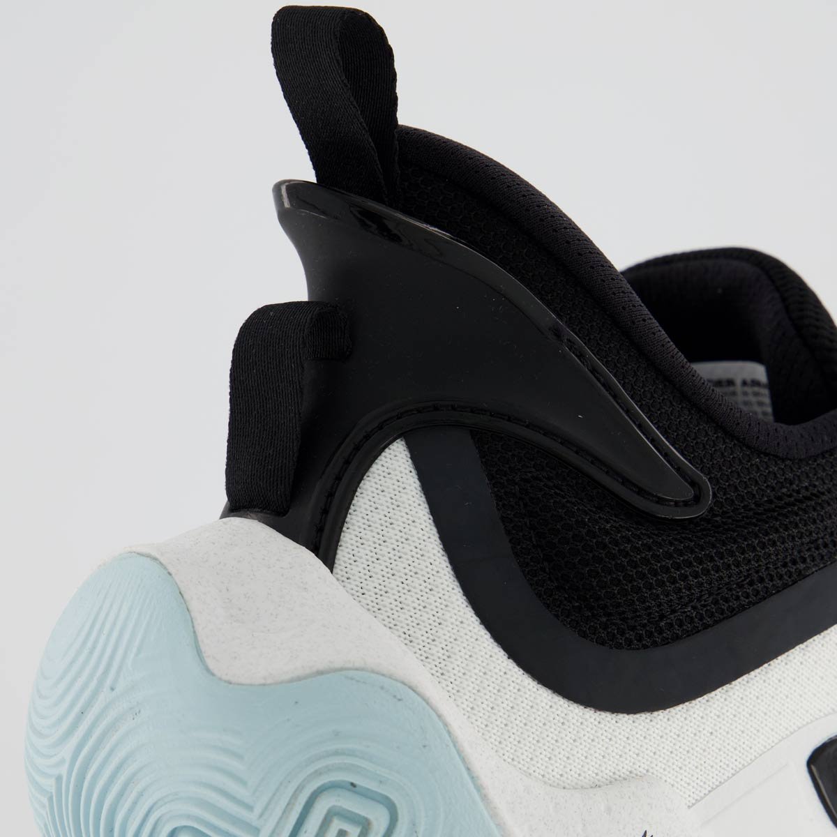 Tênis Under Armour Swish Branco e Preto Branco/Preto 6