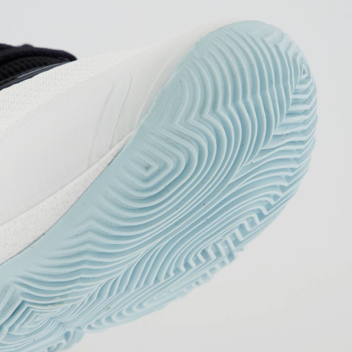 Tênis Under Armour Swish Branco e Preto Branco/Preto 8