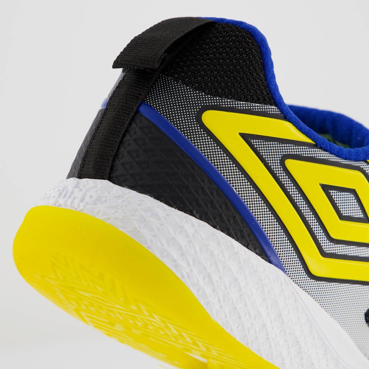 Chuteira Umbro Pro 5 Bump Futsal Cinza Branco 6