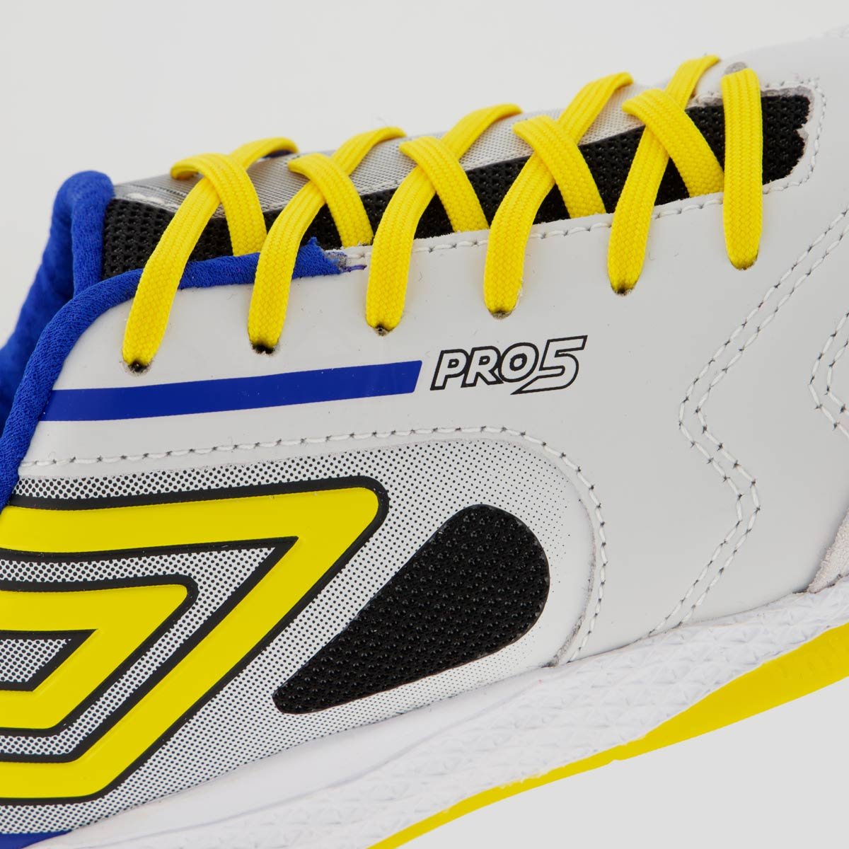 Chuteira Umbro Pro 5 Bump Futsal Cinza Branco 7