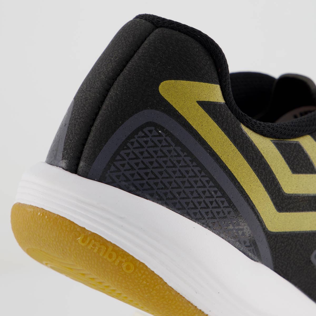 Chuteira Umbro Pro 5 Bump Futsal Juvenil Preta e Dourada Preto 6