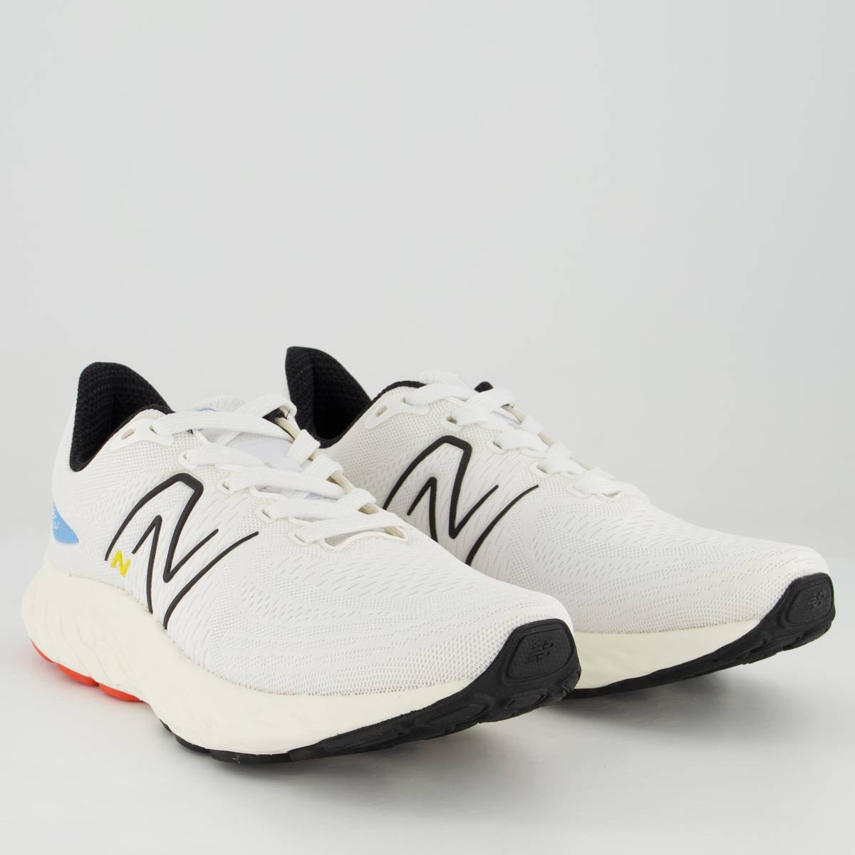 Tênis New Balance Fresh Foam X Evoz V3 Branco e Preto Branco 2