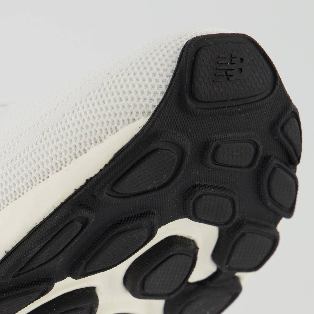 Tênis New Balance Fresh Foam X Evoz V3 Branco e Preto Branco 8