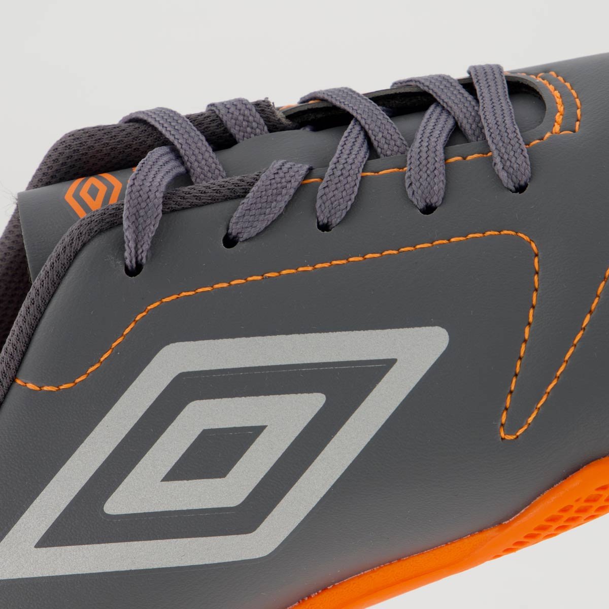 Chuteira Umbro Class 2.2 Futsal Juvenil Cinza e La Cinza/Laranja 7