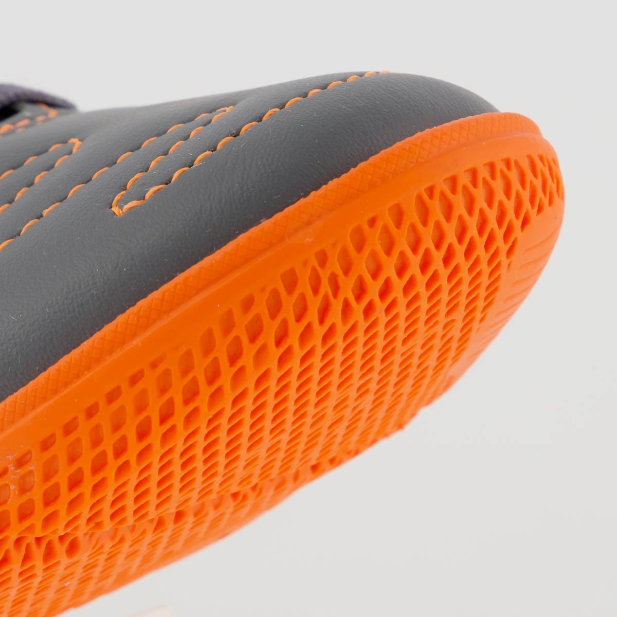 Chuteira Umbro Class 2.2 Futsal Juvenil Cinza e La Cinza/Laranja 8