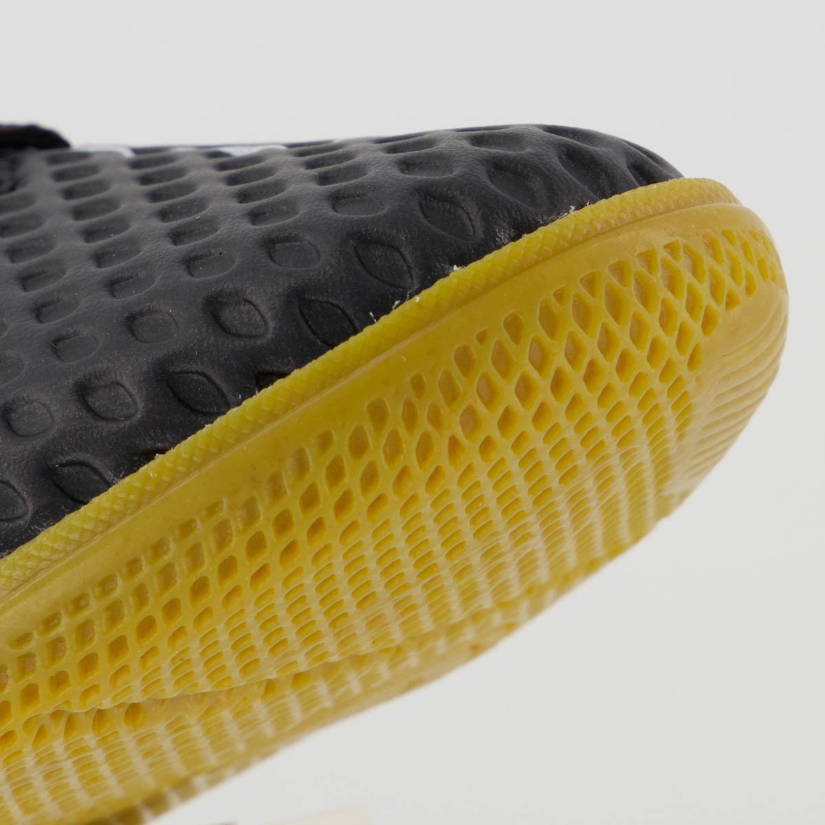 Chuteira Umbro Warskin Futsal Juvenil Preta e Vermelha Preto 8