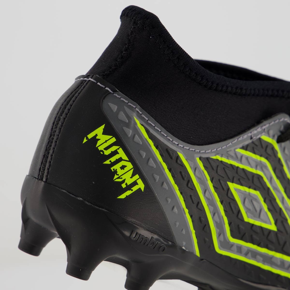 Chuteira Umbro Mutant Campo Juvenil Cinza 6