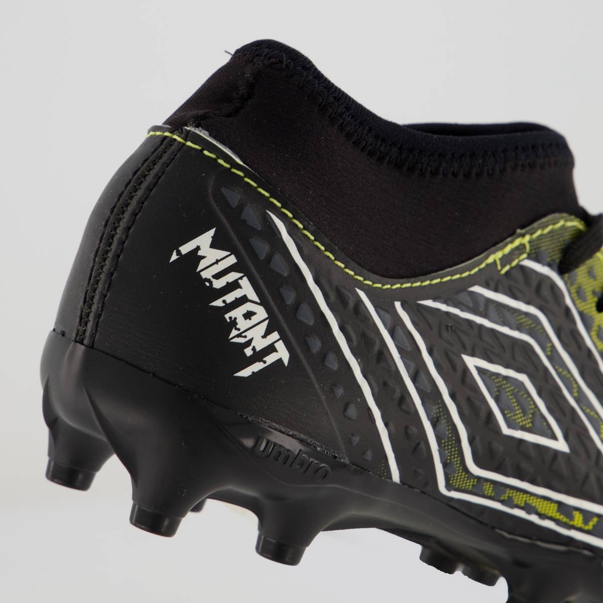 Chuteira Umbro Mutant Campo Juvenil Amarela e Preta Preto 6