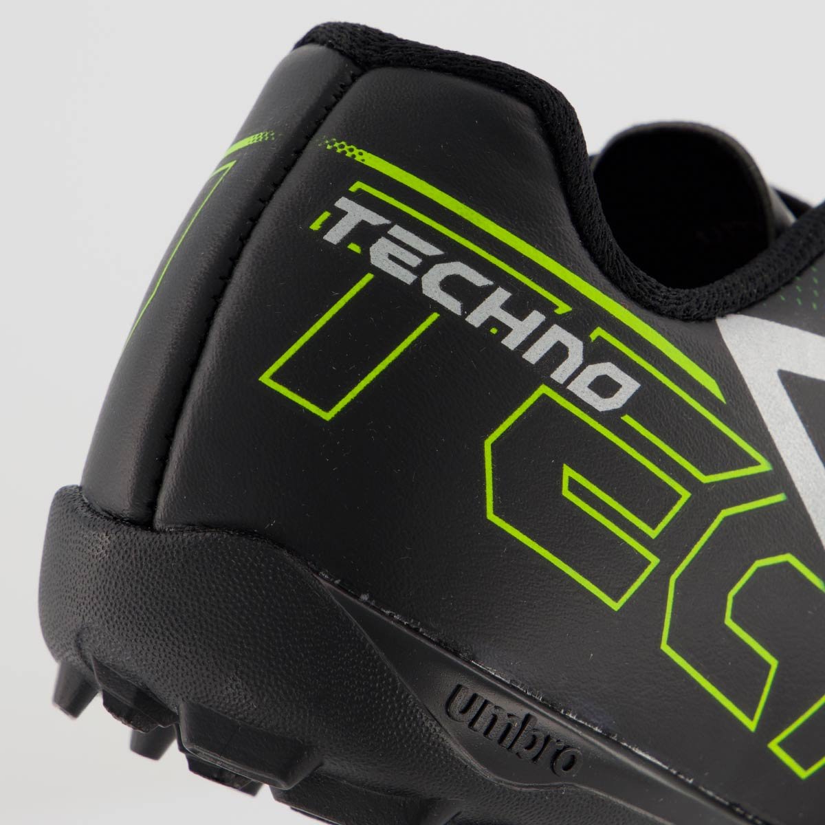 Chuteira Umbro Techno Society Juvenil Preto 6