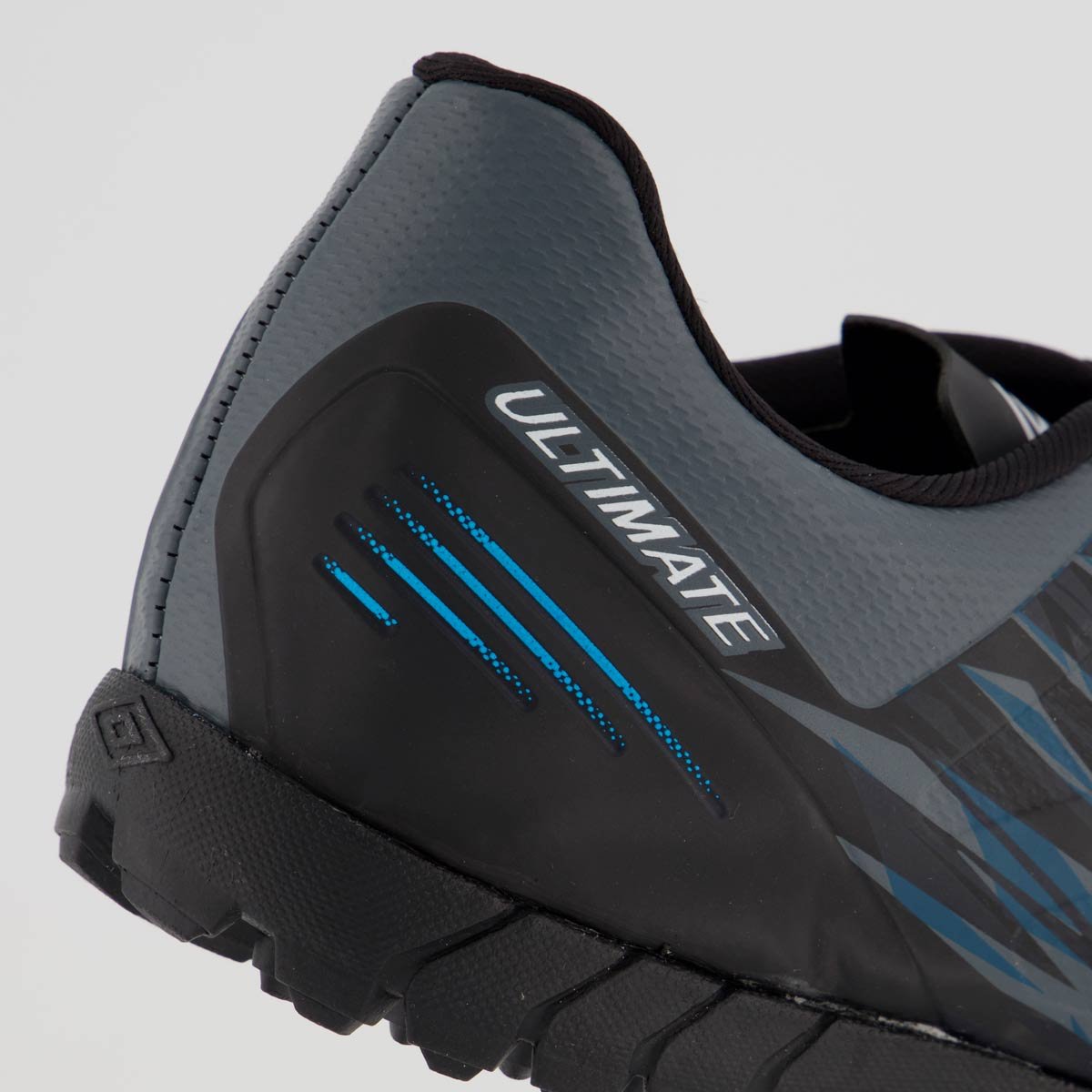 Chuteira Umbro Ultimate Society Cinza 6