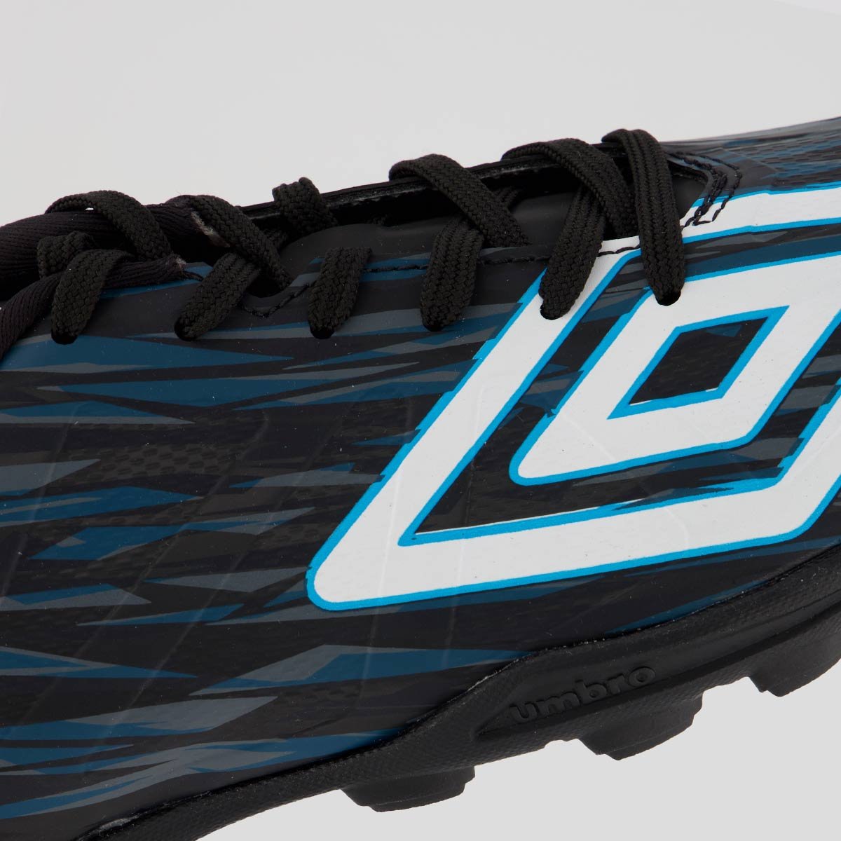Chuteira Umbro Ultimate Society Cinza 7