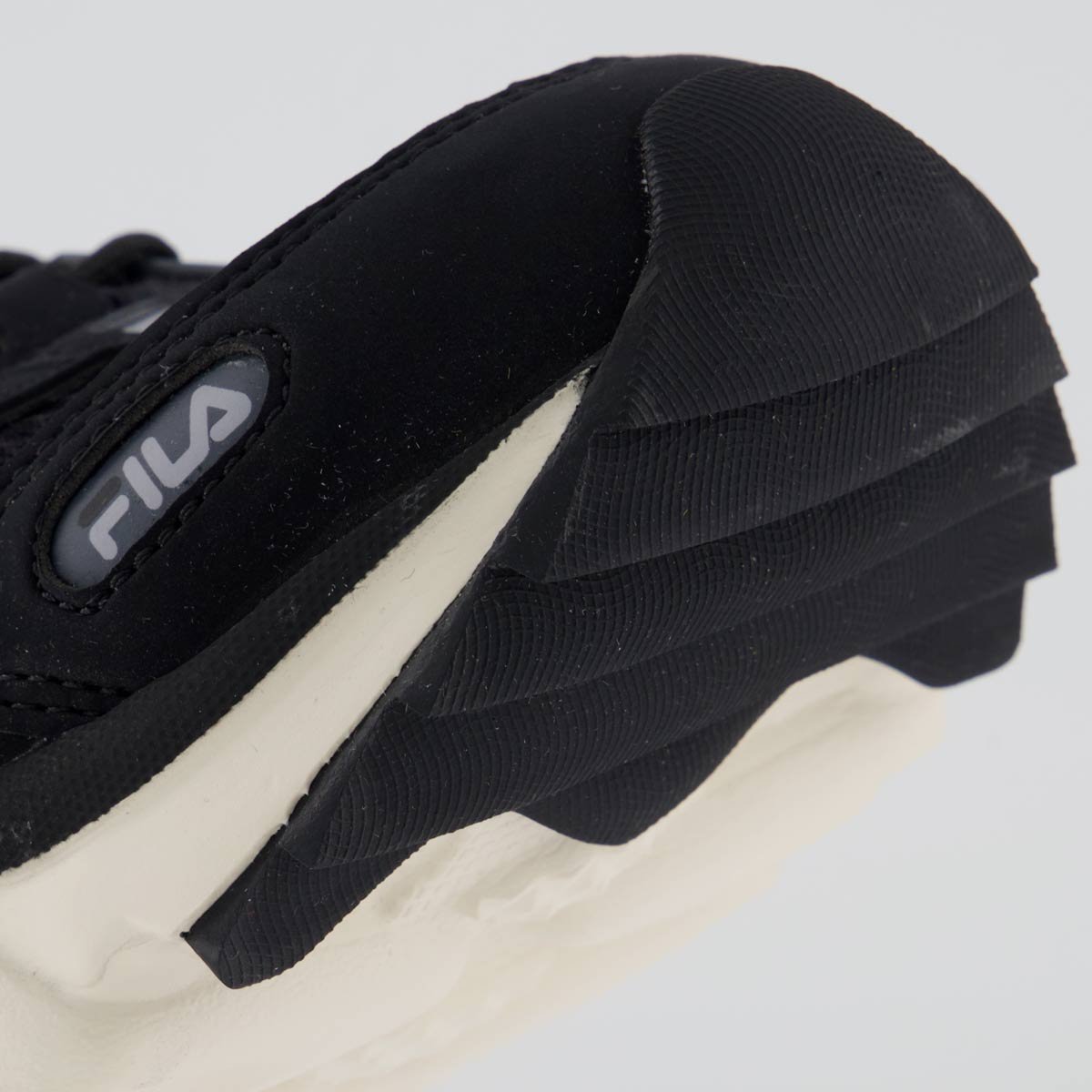 Tênis Fila Venture Tracer Preto e Cinza 8