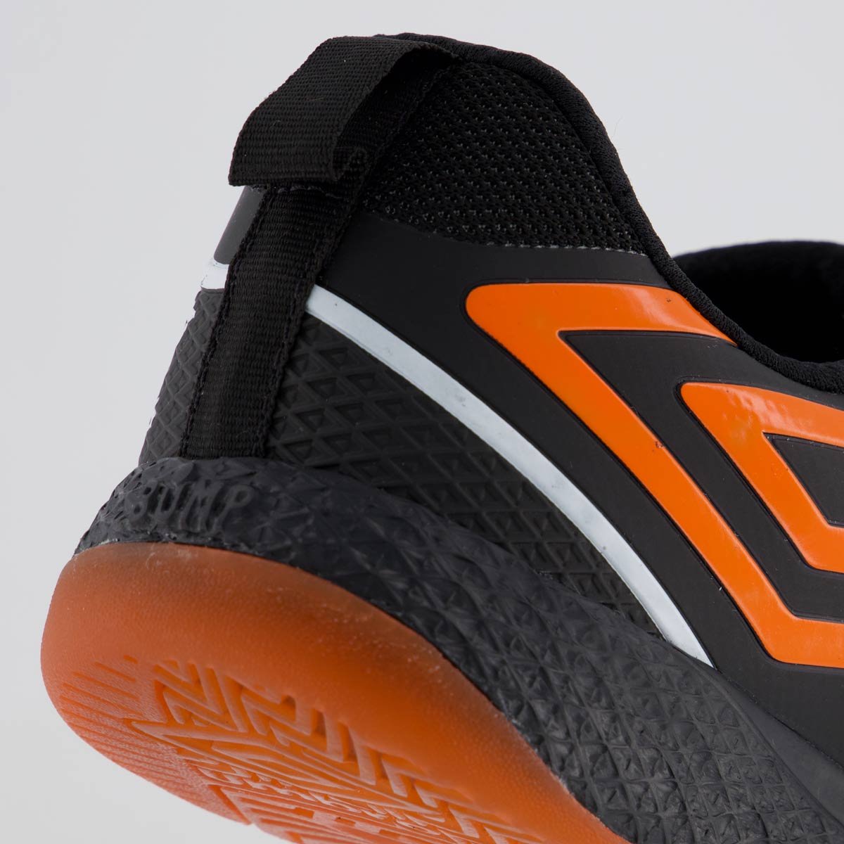 Chuteira Umbro Pro 5 Bump Futsal Preta e Laranja Preto/Laranja 6