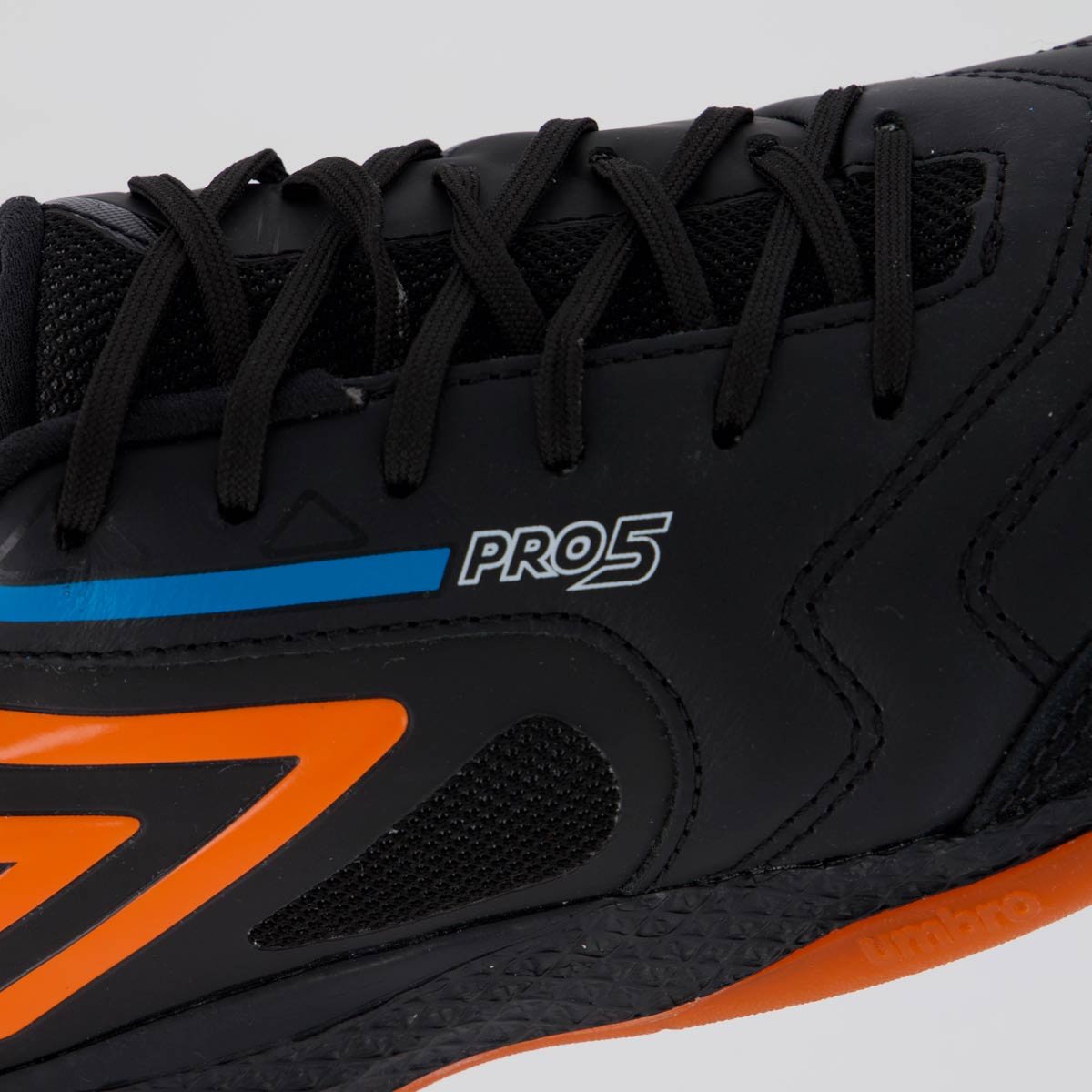 Chuteira Umbro Pro 5 Bump Futsal Preta e Laranja Preto/Laranja 7