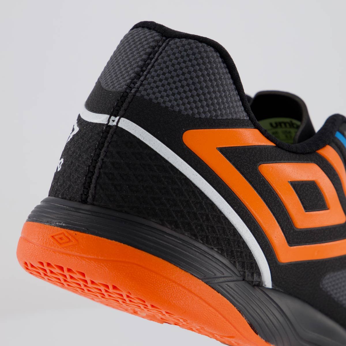 Chuteira Umbro Pro 5 Bump Club Futsal Preta e Laranja Preto/Laranja 6