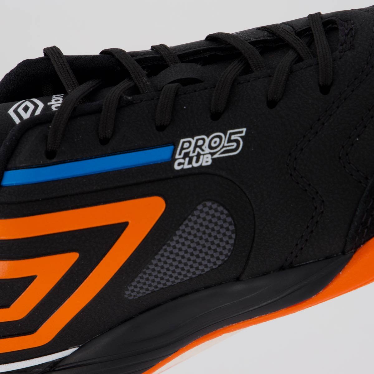 Chuteira Umbro Pro 5 Bump Club Futsal Preta e Laranja Preto/Laranja 7
