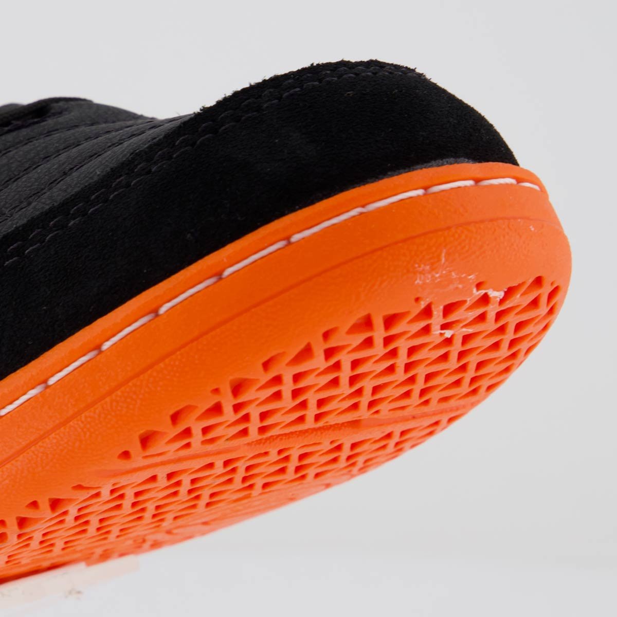 Chuteira Umbro Pro 5 Bump Club Futsal Preta e Laranja Preto/Laranja 8