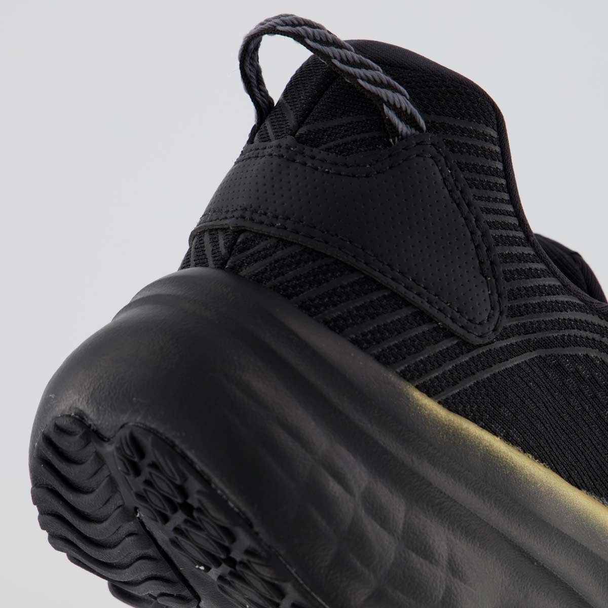 Tênis Fila Maxximus Preto e Dourado Preto/Dourado 6