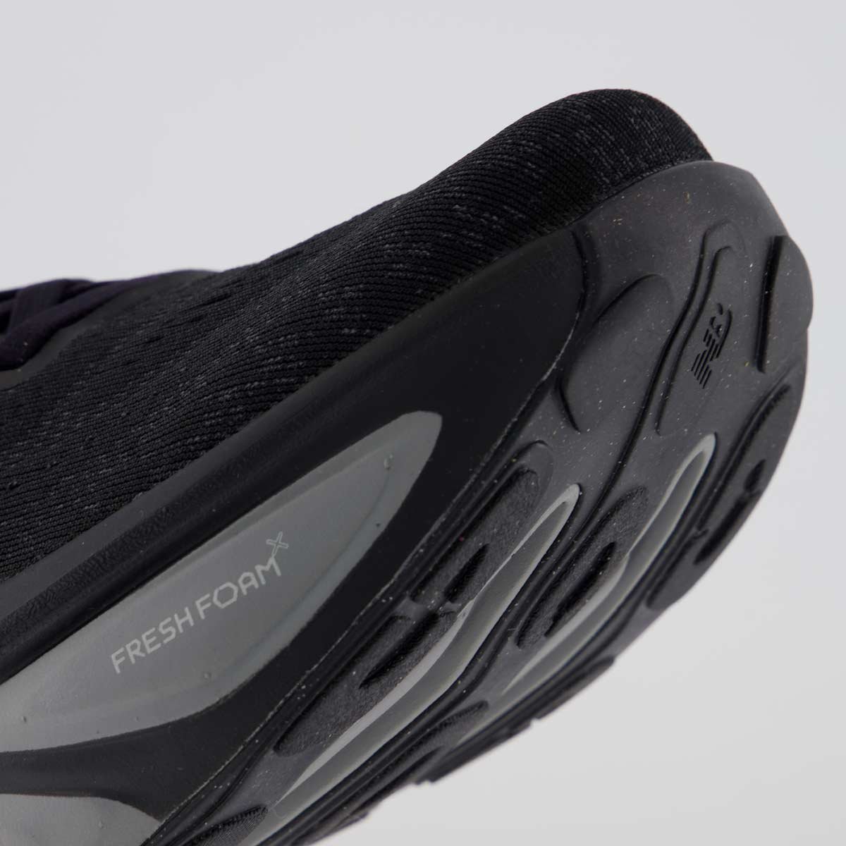 Tênis New Balance Fresh Foam X More V5 Preto 8
