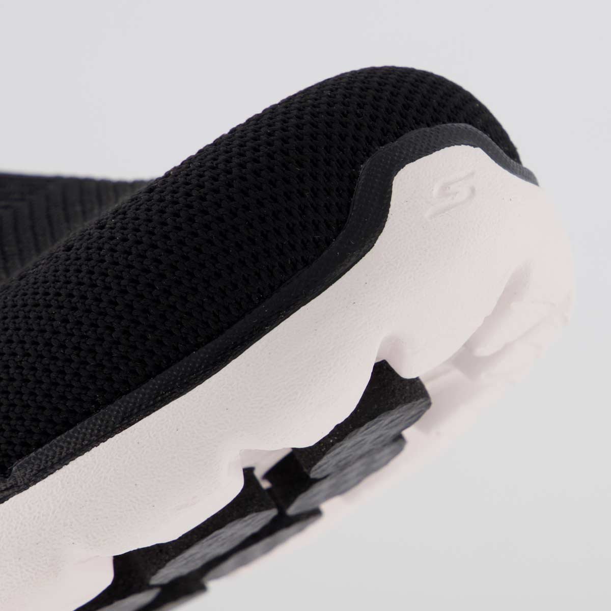 Tênis Skechers Go Walk 6 Vibrant Feminino Preto e Branco Preto/Branco 8