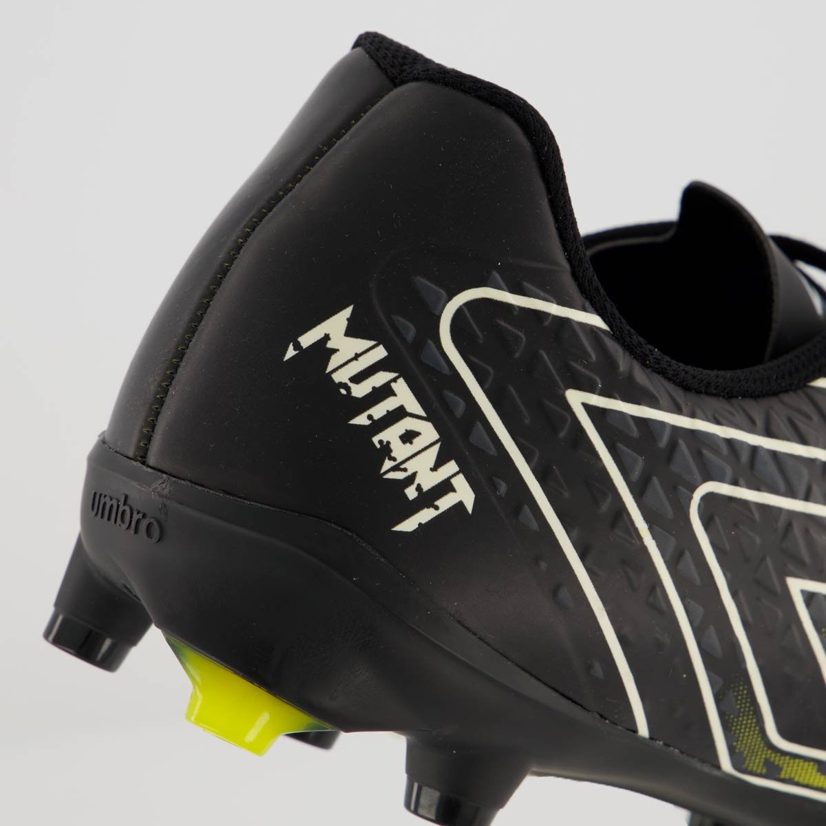 Chuteira Umbro Mutant Campo Preta e Amarela Preto/Amarelo 6