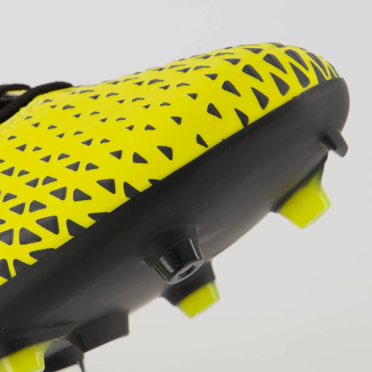 Chuteira Umbro Mutant Campo Preta e Amarela Preto/Amarelo 8