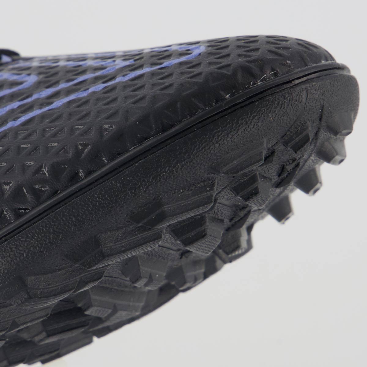 Chuteira Umbro Chrome Society Juvenil Preto 8
