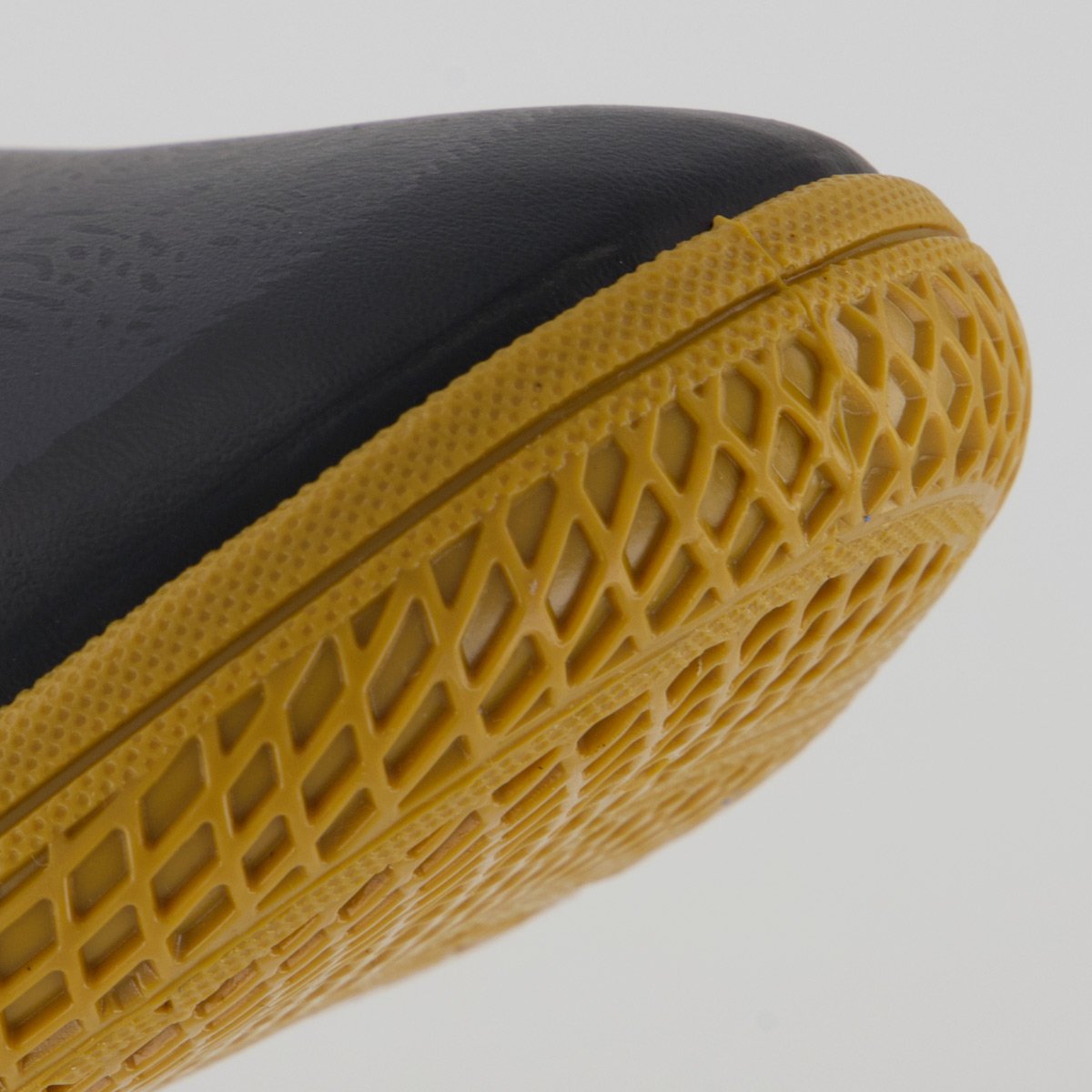 Chuteira Umbro Orbit Futsal Preta e Marrom Preto/Marrom 8