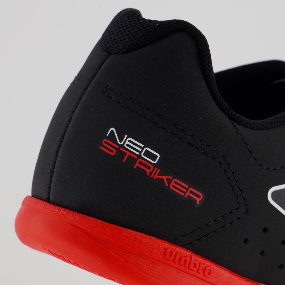 Chuteira Umbro Neo Striker Futsal Preta Vermelha e Branca Preto/Vermelho 6
