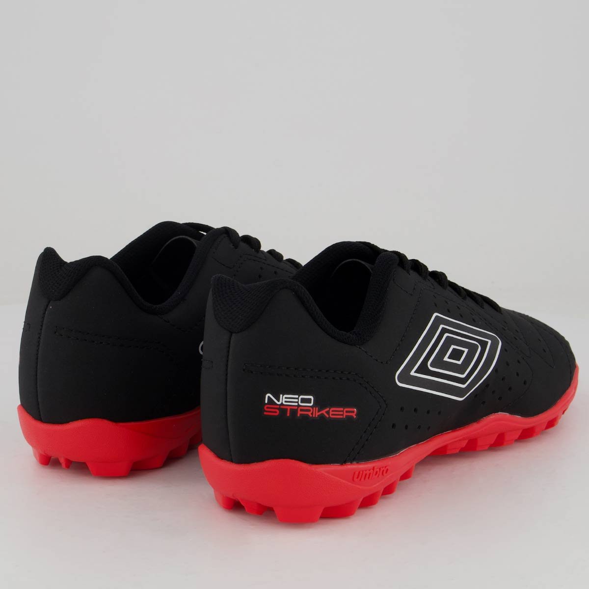 Chuteira Umbro Neo Striker Society Preta e Vermelha Preto/Vermelho 3