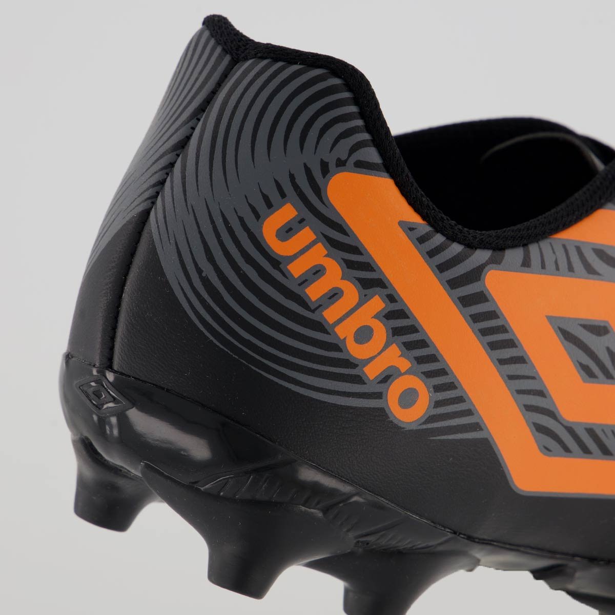 Chuteira Umbro Orbit Campo Preta e Laranja Preto/Laranja 6