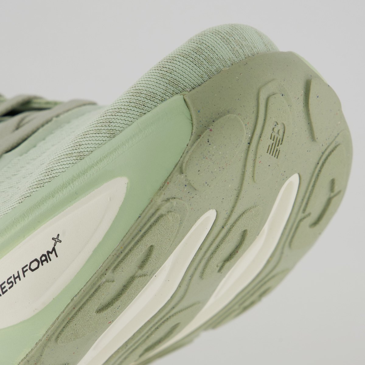 Tênis New Balance Fresh Foam X More V5 Feminino Verde Verde 8