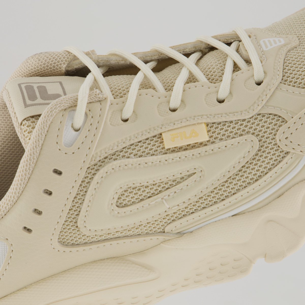 Tênis Fila Venture Tracer 2 Feminino Bege e Branco Bege/Branco 7