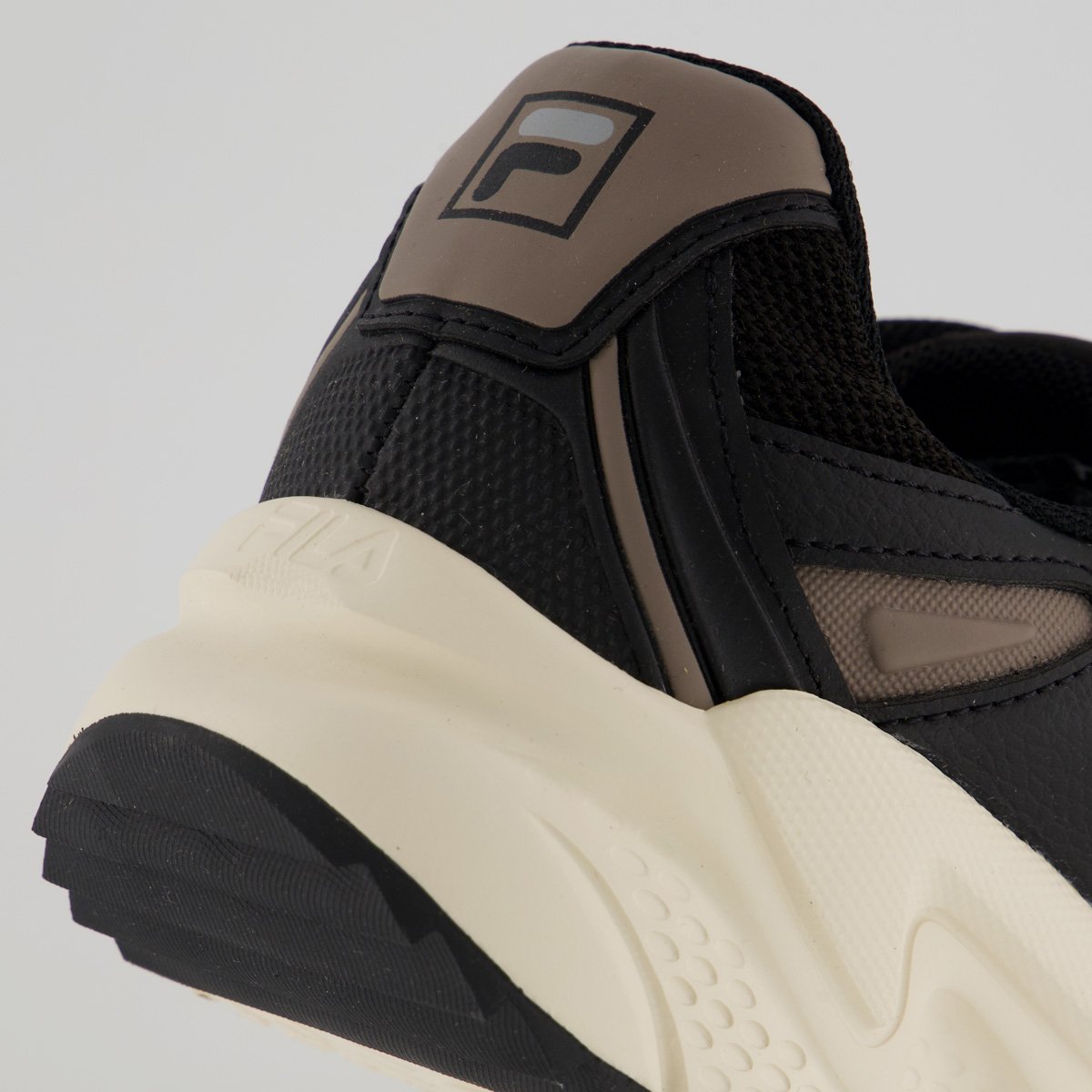 Tênis Fila Venture Tracer 2 Feminino Preto Preto 7