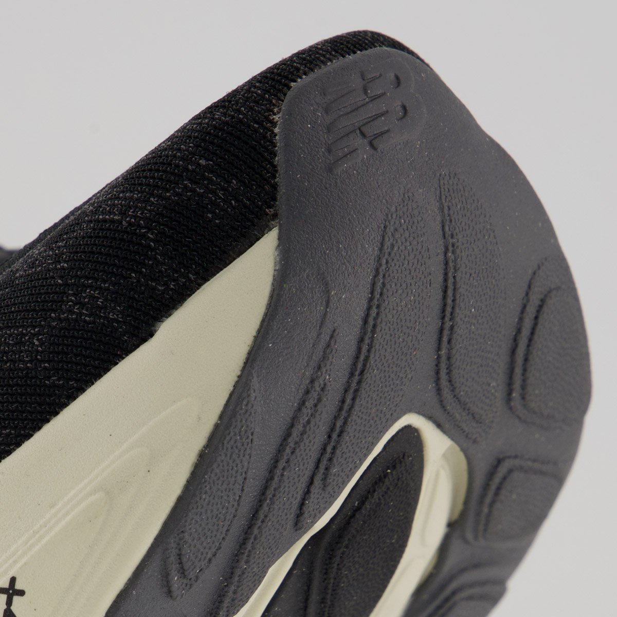 Tênis New Balance Fresh Foam X 1080v14 Preto e Cinza Preto/Cinza 8