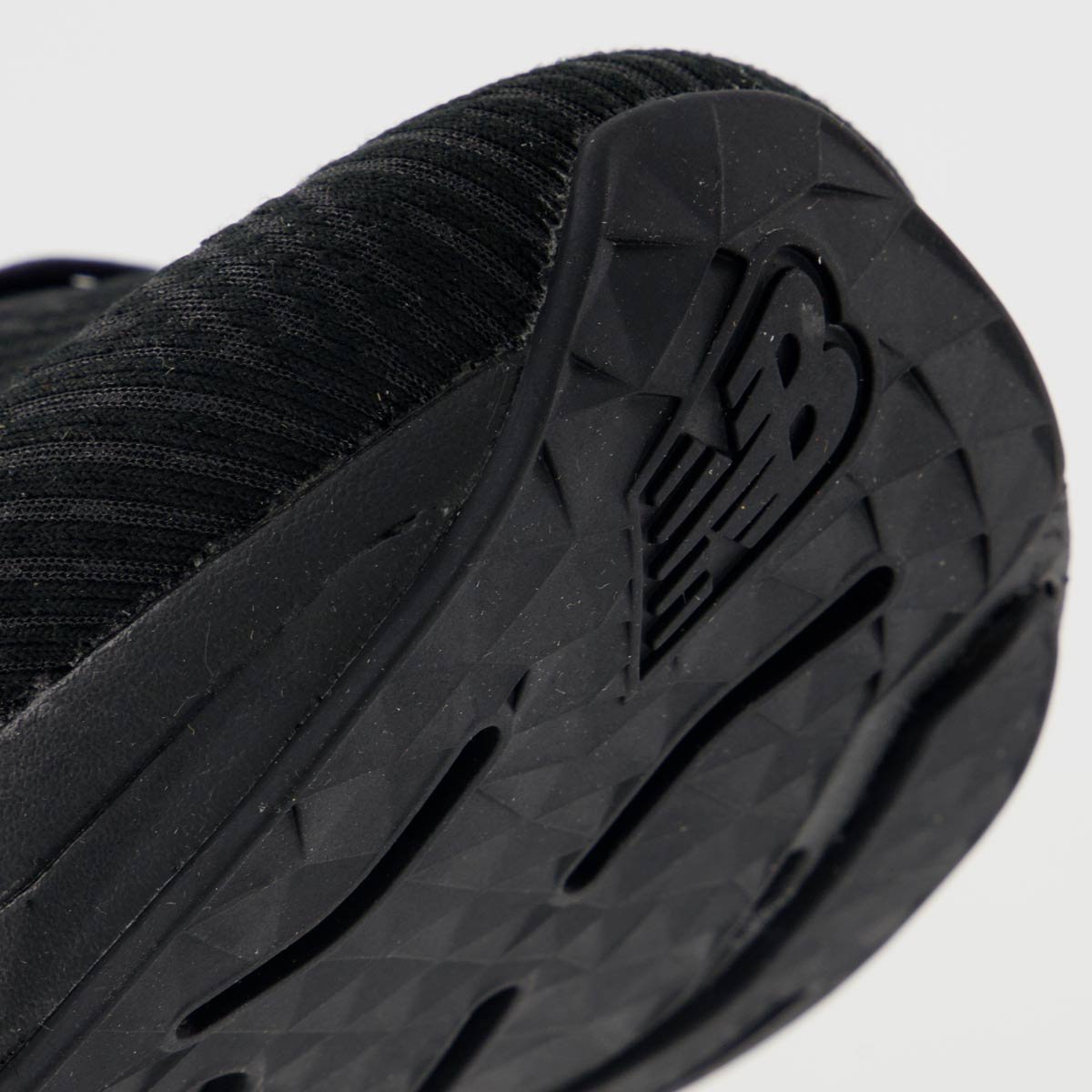 Tênis New Balance Fuelcell Propel V5 Preto Preto 8