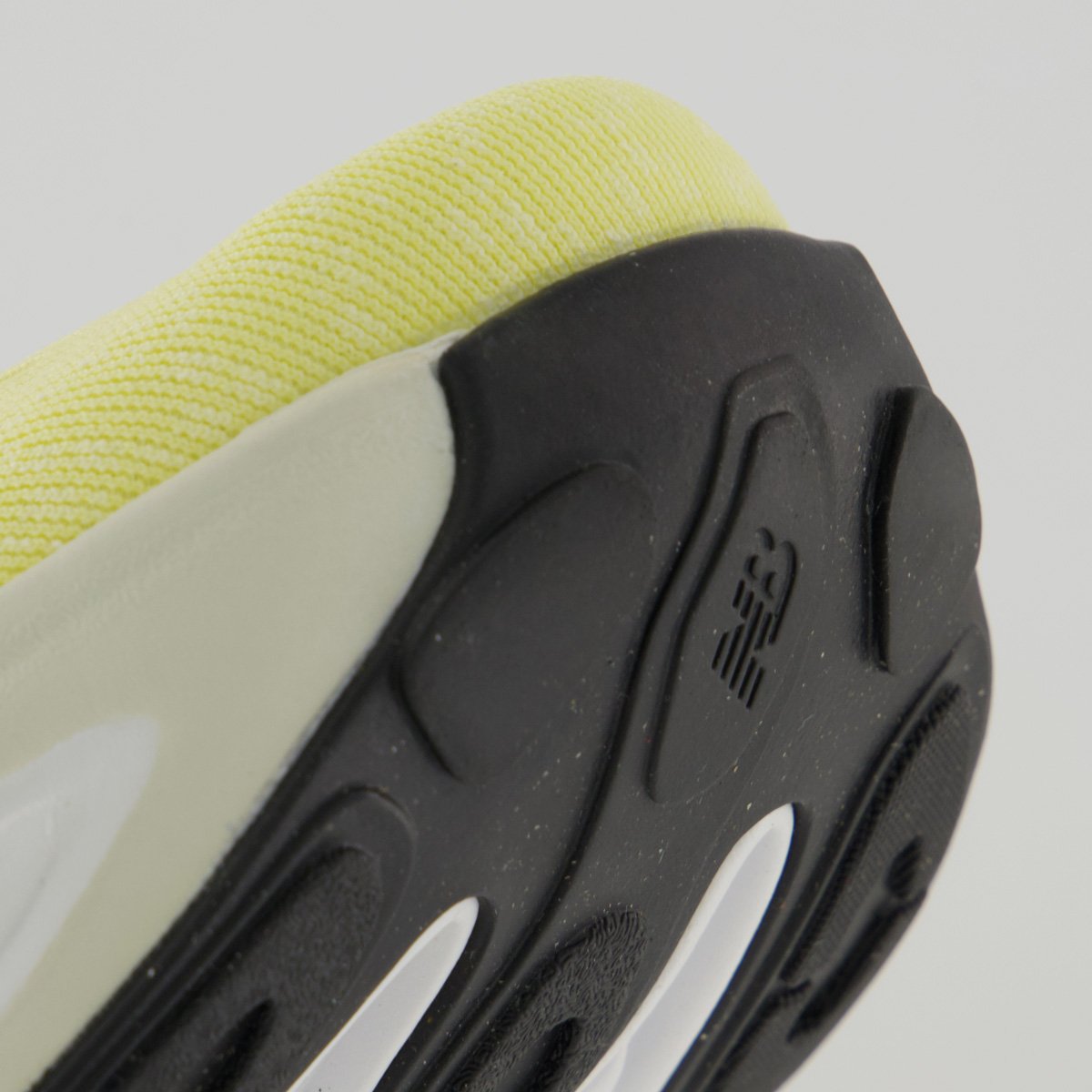 Tênis New Balance Fresh Foam X More V5 Feminino Amarelo Amarelo 8