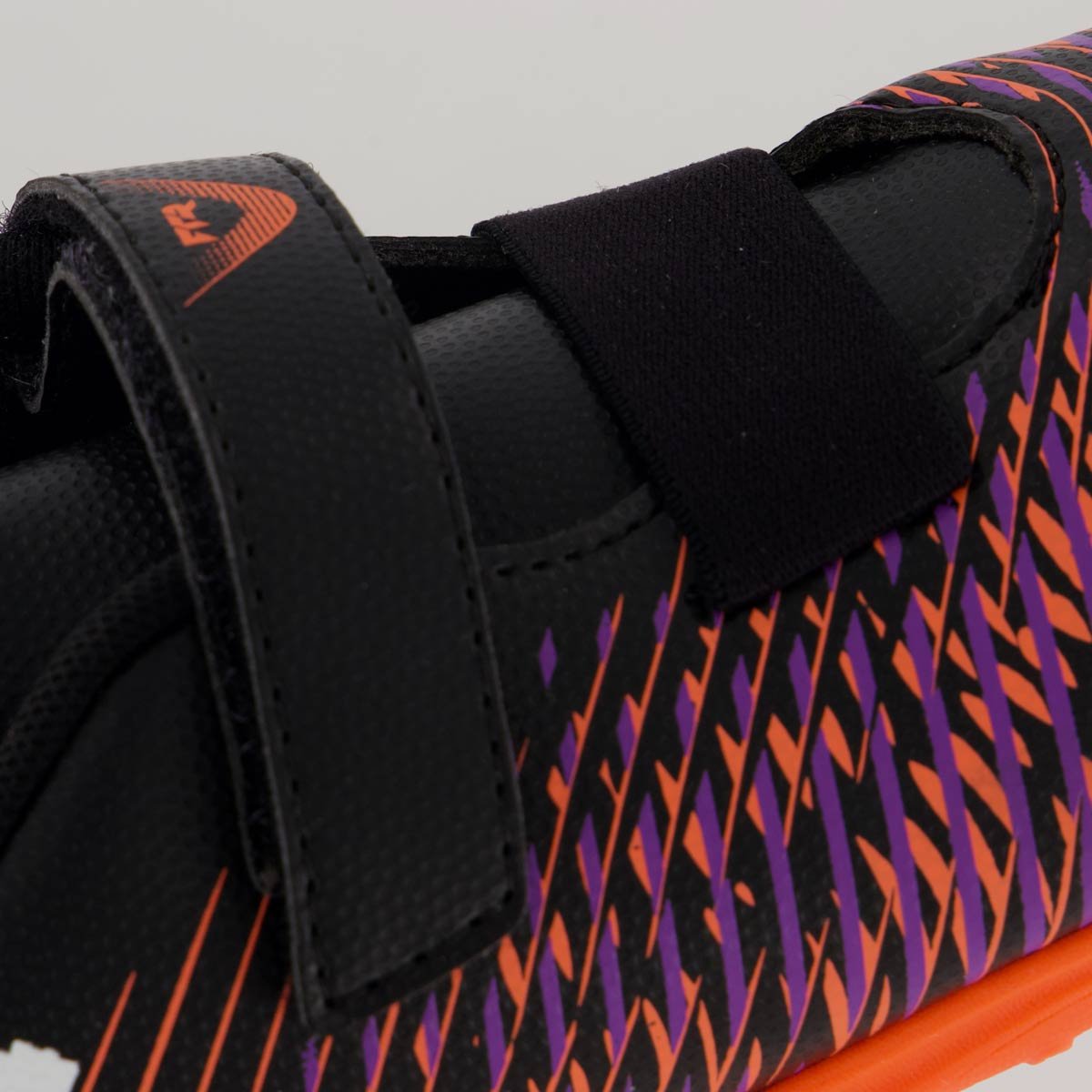 Chuteira Puma Future 8 Neymar Play TT V Society Infantil Preta e Vermelha Preto/Vermelho 7