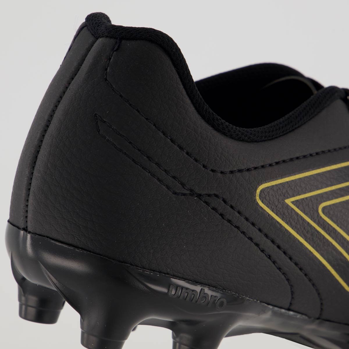 Chuteira Umbro Class Footballer Campo Preta e Dourada Preto/Dourado 6