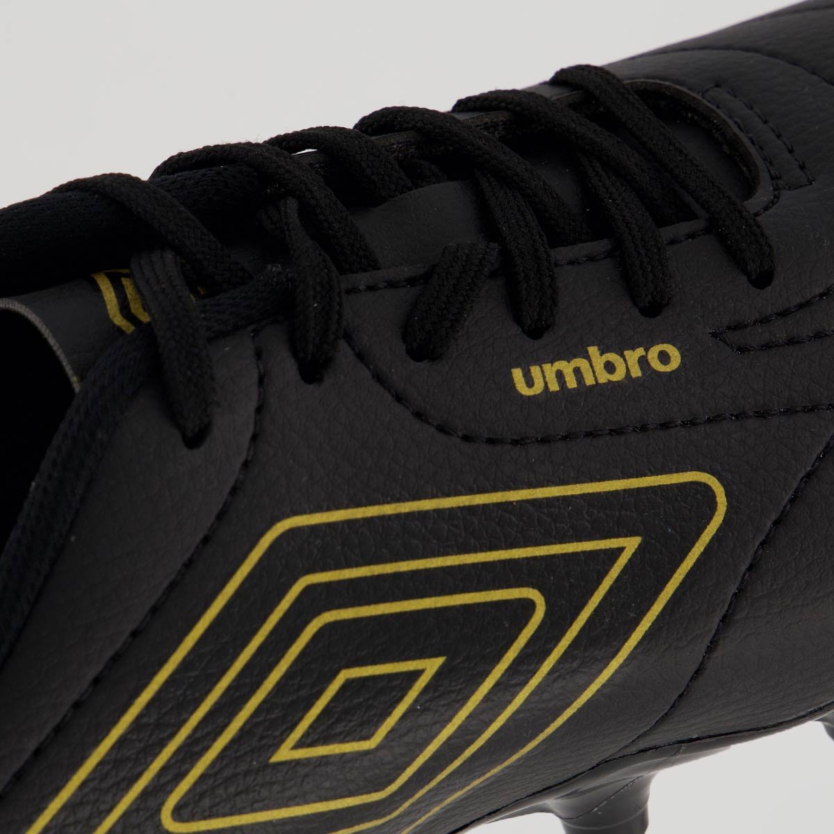 Chuteira Umbro Class Footballer Campo Preta e Dourada Preto/Dourado 7
