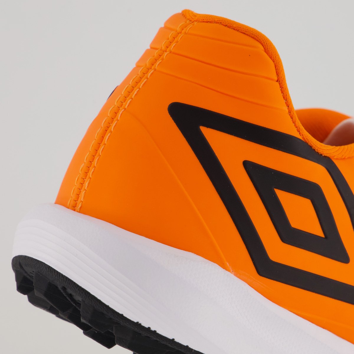 Chuteira Umbro Fifty VI Society Branca e Laranja Branco/Laranja 6