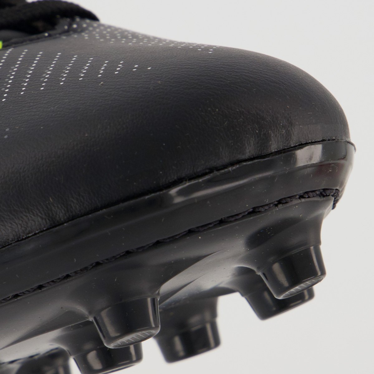 Chuteira Umbro Heatmap Campo Preta e Branca Preto/Branco 8