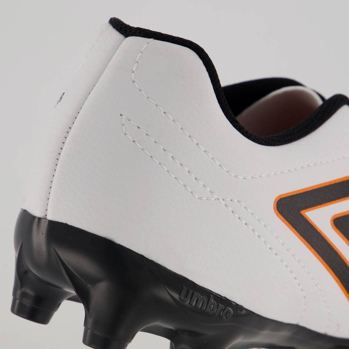 Chuteira Umbro Class Footballer Campo Branco e Preto e Laranja Branco/Preto 6