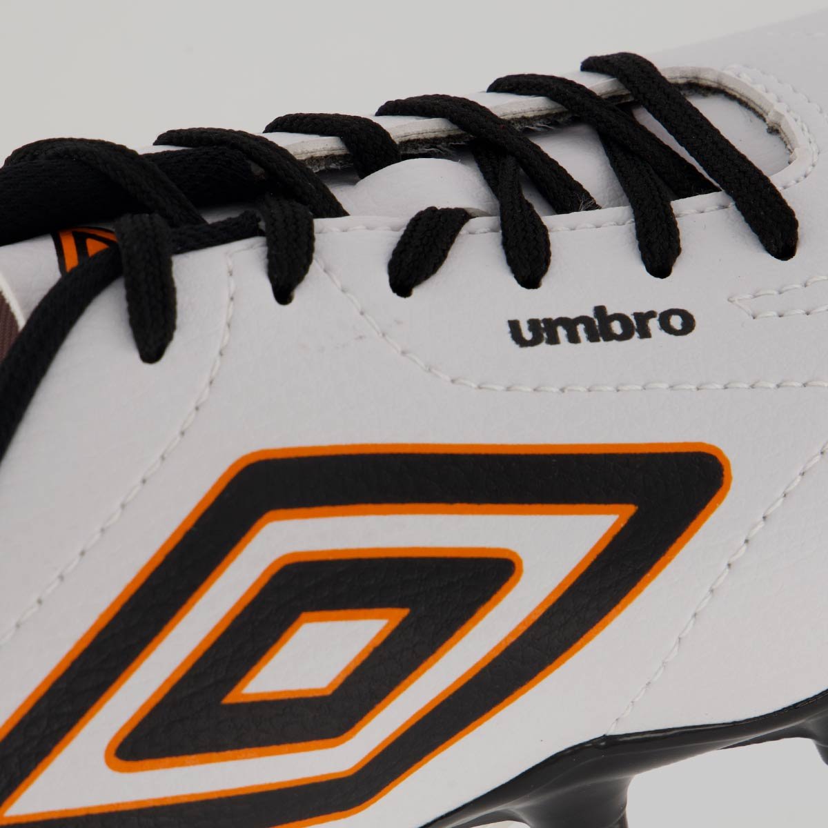 Chuteira Umbro Class Footballer Campo Branco e Preto e Laranja Branco/Preto 7